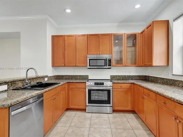 1033 NE 17th Way, Fort Lauderdale, FL