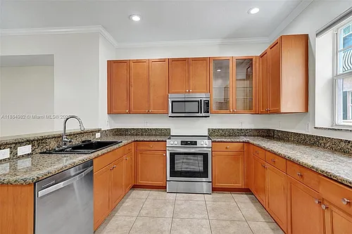 1033 NE 17th Way #803 Photo 1