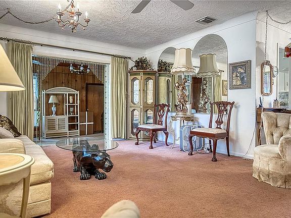 4th image of 1024 Stoeber Ave
