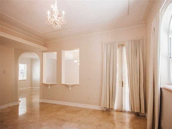 4th image of 18370 NE 30th Pl #18370