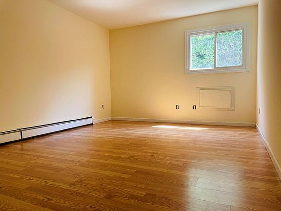 3rd image of 15 William St APT 1