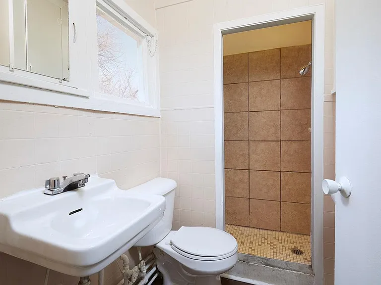 1118 E Platte Ave #B — Photo 9
