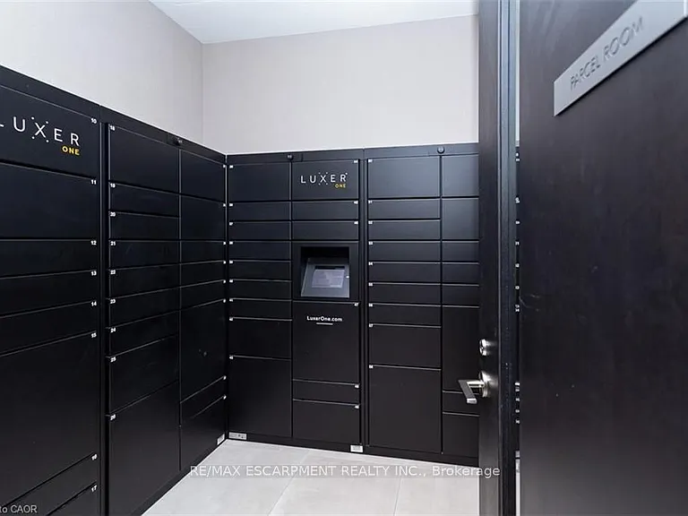 212 King William St E #1019 — Photo 37