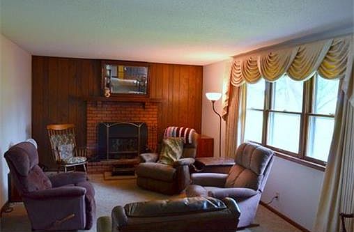 2nd image of 27519 Tonganoxie Dr