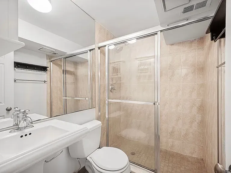 1871 California St NW #1 — Photo 7
