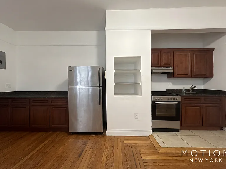 45 Tiemann Pl #2R — Photo 4