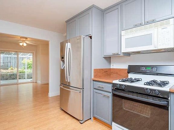 3rd image of 189 Hidden Glen Dr