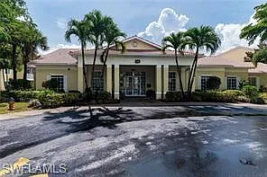 2 bed, 1.0 bath, 946 sqft, $2,200 — Photo 2