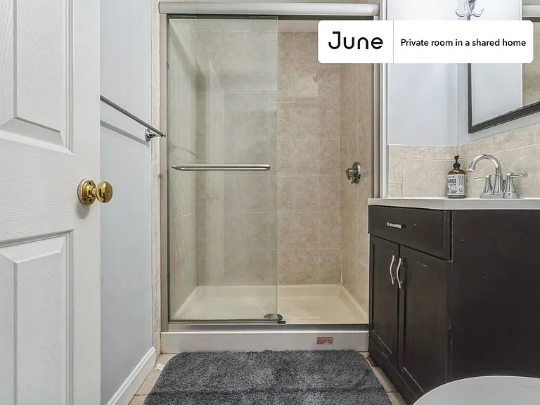 39 Adrian St #E — Photo 9