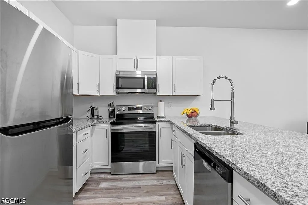 3 bed, 2.0 bath, 1175 sqft, $2,000 — Photo 4
