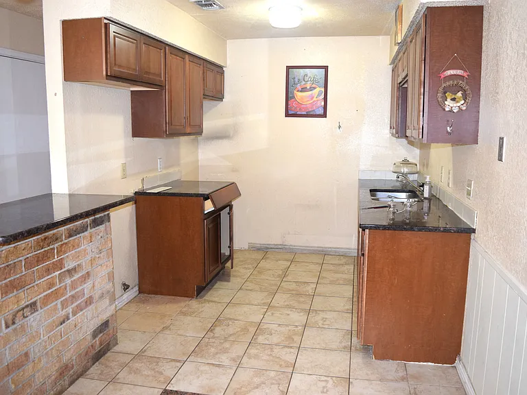 1806 Family Cir — Photo 14