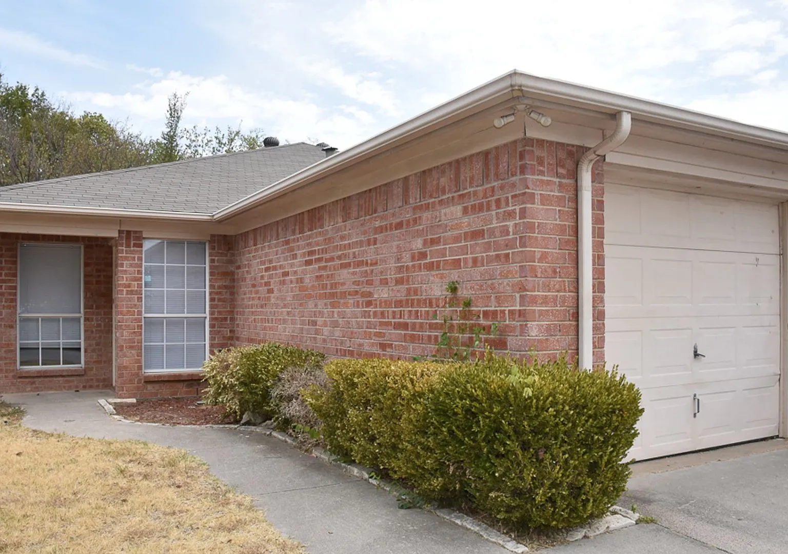 Spacious 4 Bedroom 2 Bath duplex Decatur TX — Photo 2
