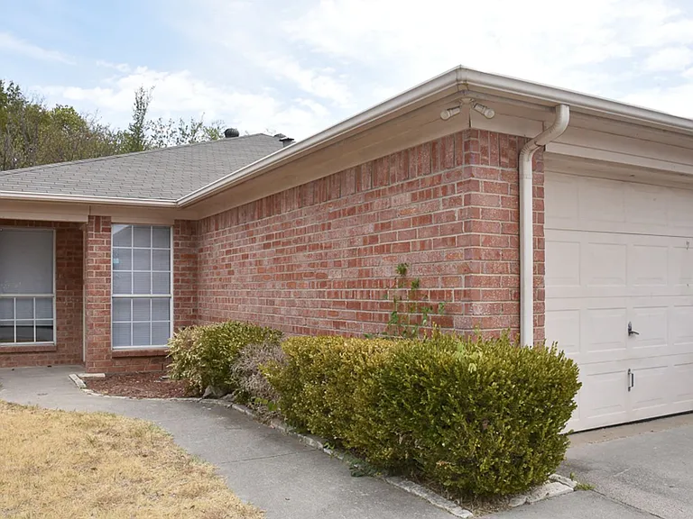 602 Crestridge Ct — Photo 2