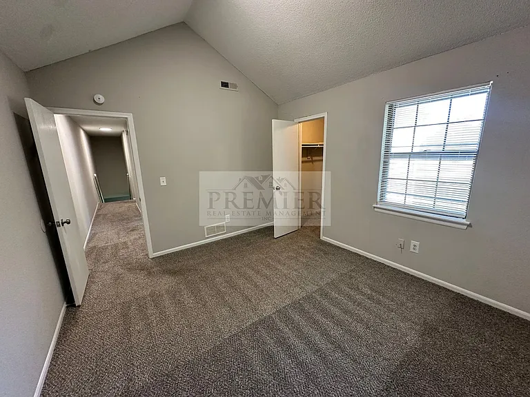 3562 NE Independence Ave, Lee's Summit, MO 64064 - 3 bed / 1.5 bath TH w/ single garage - Interio... — Photo 14