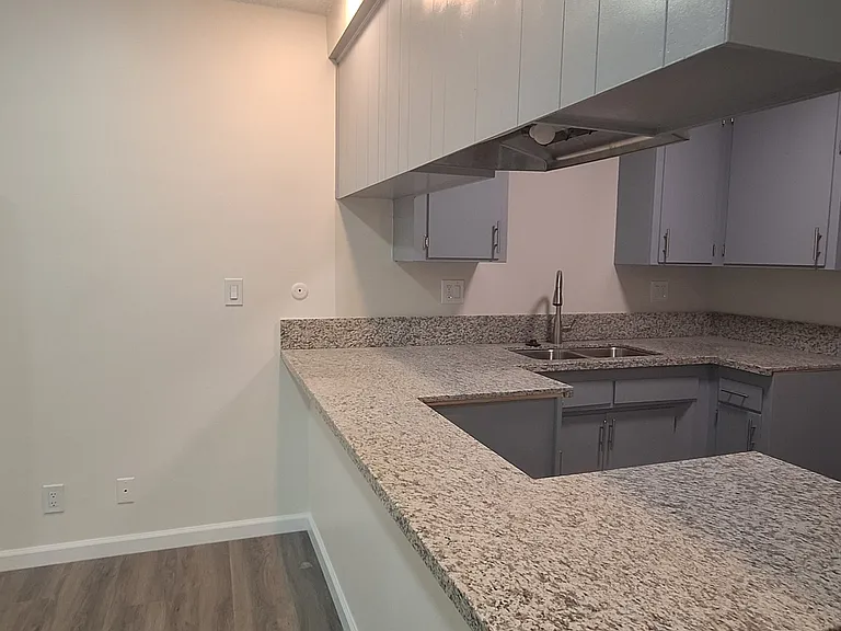 4239 W 138th St #B — Photo 10