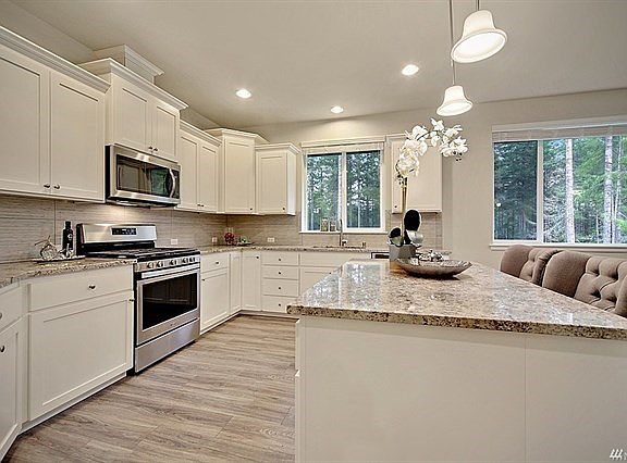 5th image of 8114 52nd Ct NE