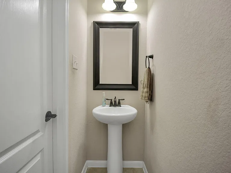 17510 Woodfalls Ln — Photo 24