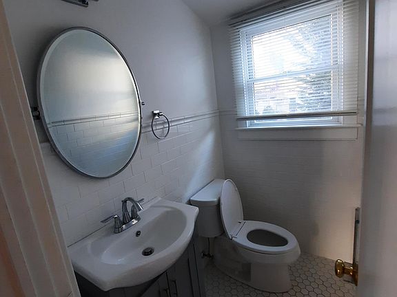 5th image of 35 Irving Pl