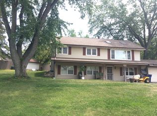 221 Pioneer Pl, New Lenox, IL 60451