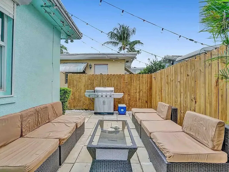 326 Walnut St — Photo 17