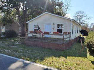215 W Charlton St, Glennville, GA 30427