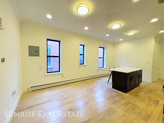 Rented by Sunrise Real Estate | media 47