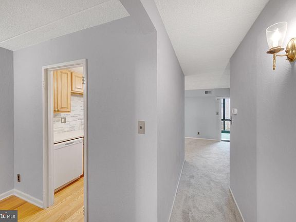4th image of 510 N Lemon St APT D4
