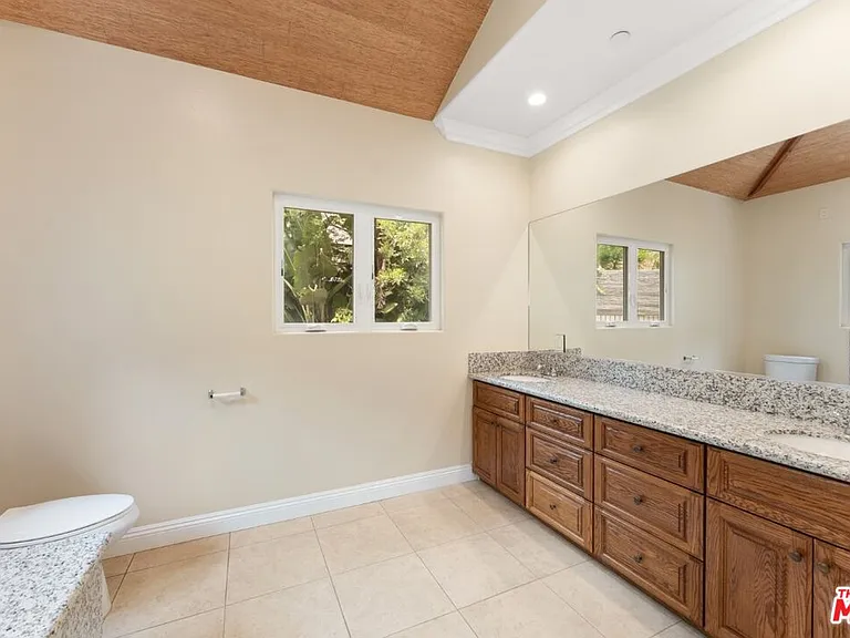 1630 Bridgeport Dr — Photo 29