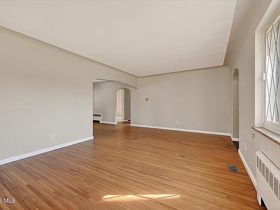 5th image of 2430 Secor Rd