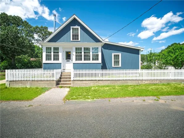 45 Phillips St, Woonsocket, RI 02895