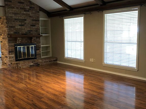 Living room. View from entry hall