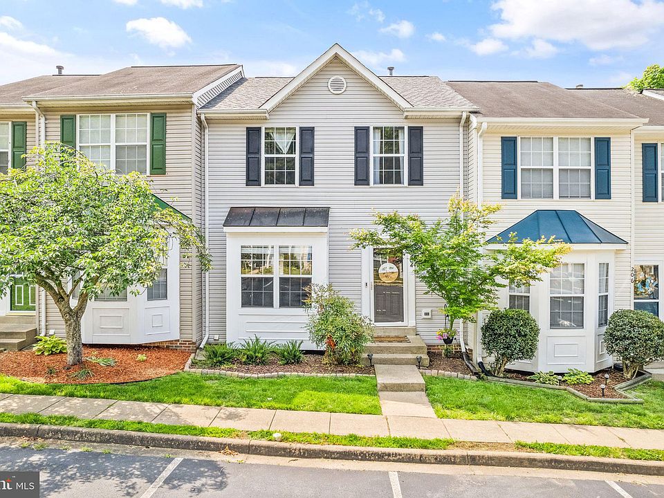 1st image of 204 Kings Crest Dr