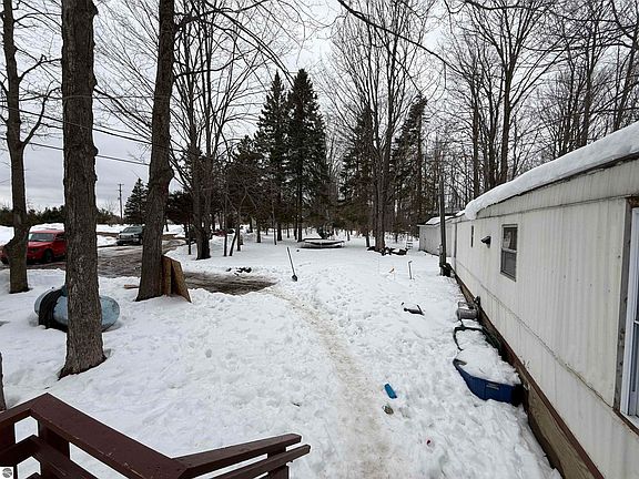 3rd image of 10587 Scott Rd