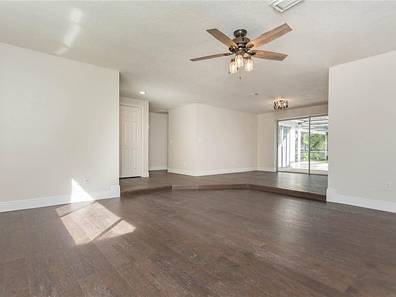 5th image of 1269 Royal Oak Dr