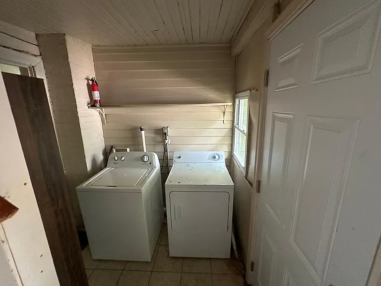 420 Kentucky Ct — Photo 11