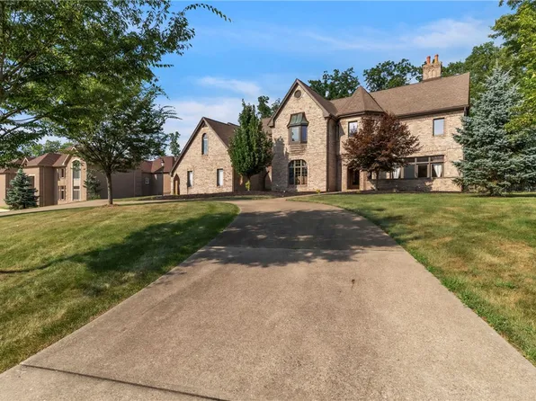 2167 S Villa Dr, Gibsonia, PA 15044