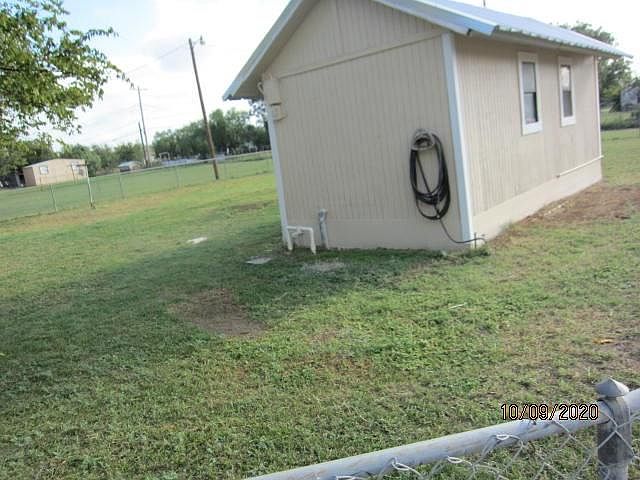 2nd image of 821 Oak