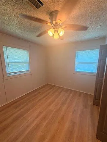 4661 Stephen Girard Ave — Photo 15