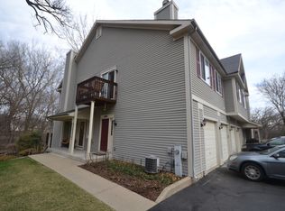 252 Windsor Ct UNIT D, South Elgin, IL 60177