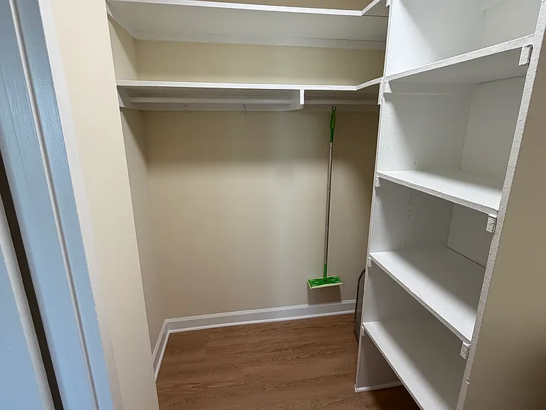 walkin closet