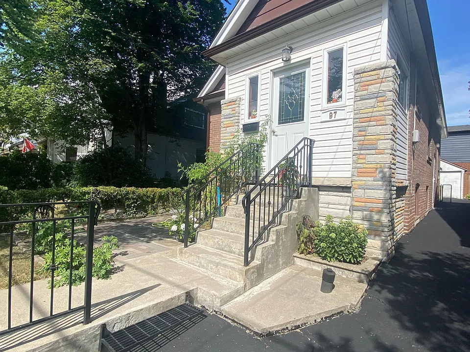 97 Oak Park Ave #LOWER