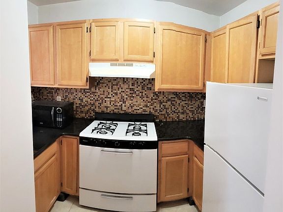 4th image of 66 W 132nd St APT 3