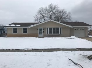 1920 Winston Ln, Schaumburg, IL 60193