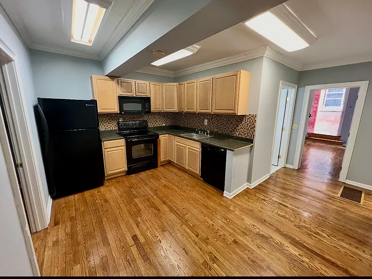 585 Chapel St #1 — Photo 5