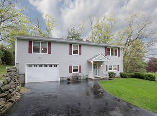 67 Wolf Hill Rd, Smithfield, RI 02917