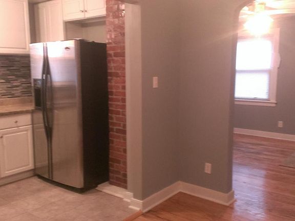 3rd image of 615 E Gladstone Ave