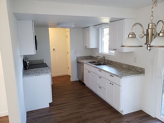5th image of 1101 196th St E