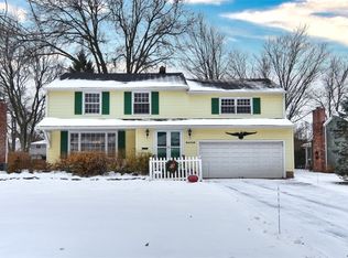 5180 Hickory Dr, Lyndhurst, OH 44124