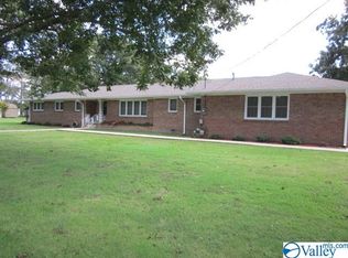 1809 W Hobbs St, Athens, AL 35611