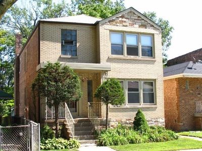 8429 S Bennett Ave, Chicago, IL, 60617